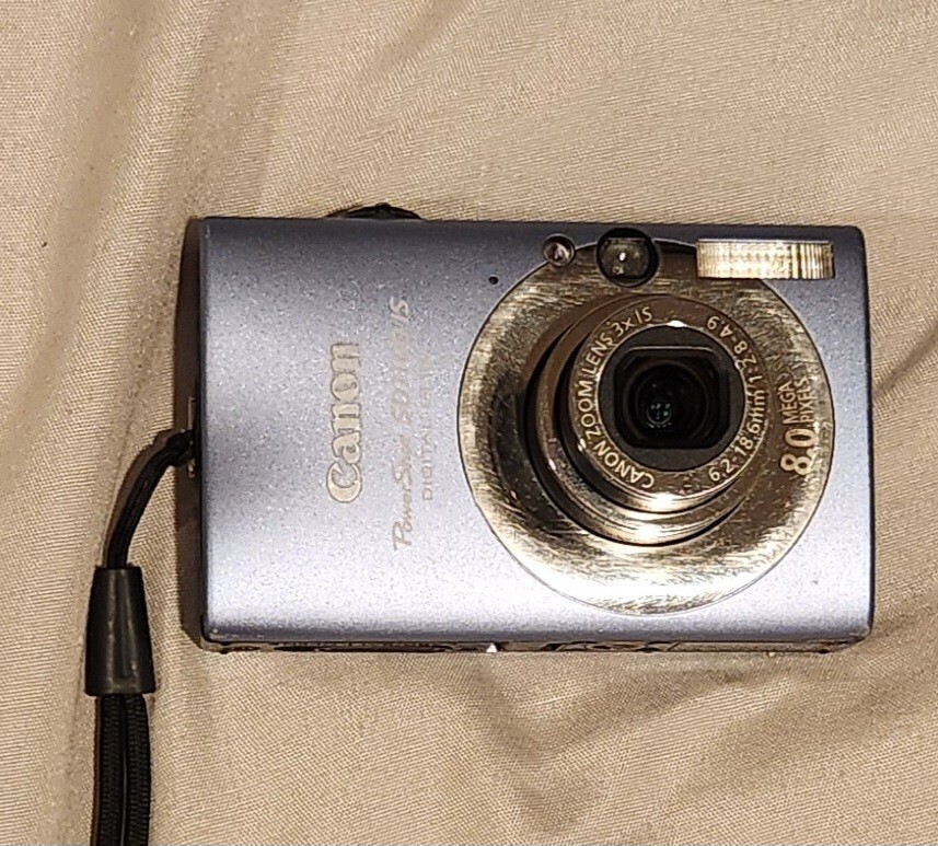 Canon PowerShot ELPH SD1100 IS 8MP Digital Camera BLUE 3x Zoom Bundle