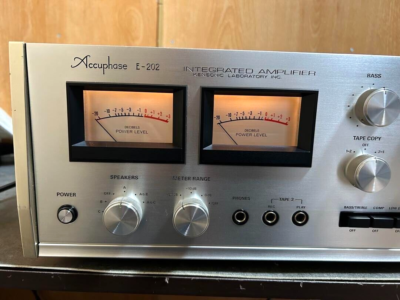 Accuphase E-202 インテグレーテッドアンプ Accuphase E-202 Integrated Amplifier with Meters - WOW!
