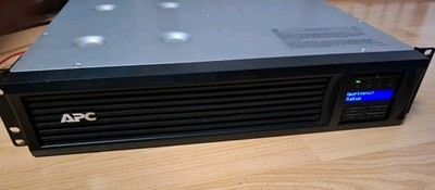 APC Smart UPS (SMT1500RMI2U) 4 Ausgangsstecker, 230V, 1 kW, 1500VA neu Batterien