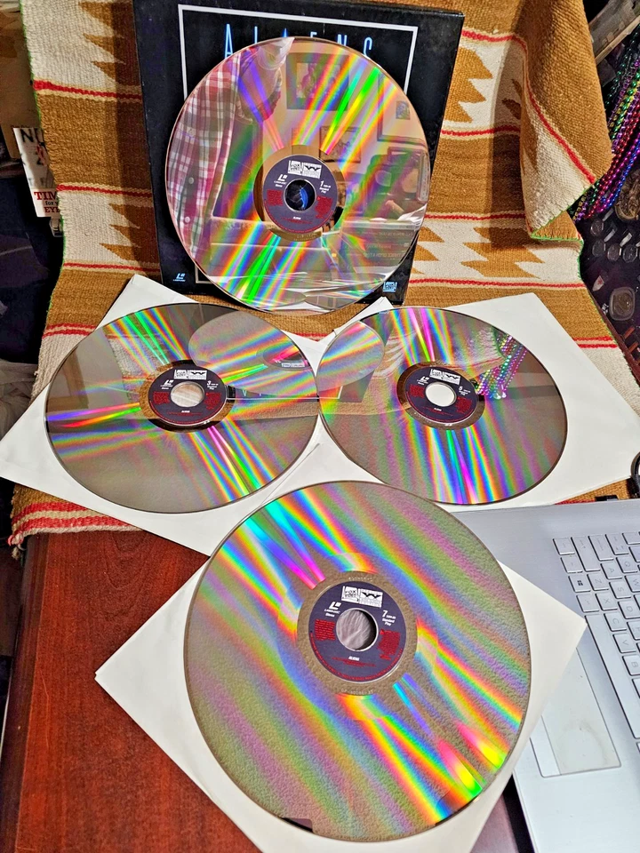 ALIENS 1991 Laserdisc Special Widescreen Collectors Edition 4 Disc Box Set Movie - Image 4 of 4