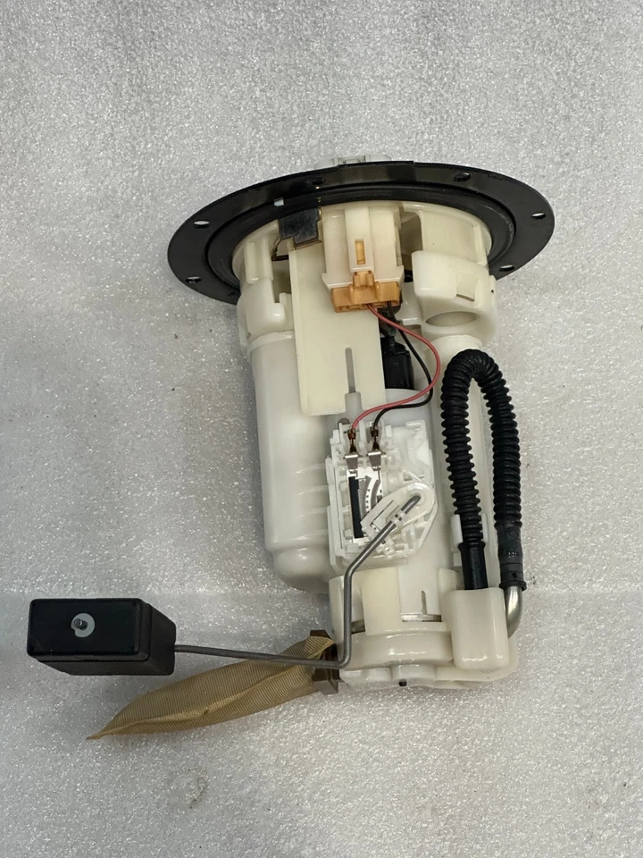 Отправочный блок топливного насоса 2006-2008 LEXUS RX400h в сборе 3,3 л 77020-48070 от оригинального производителя - Изображение 2 из 3