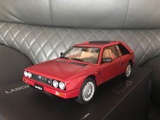 AUTOART SIGNATURE 1/18 LANCIA DELTA S4 RED (1985) 74771