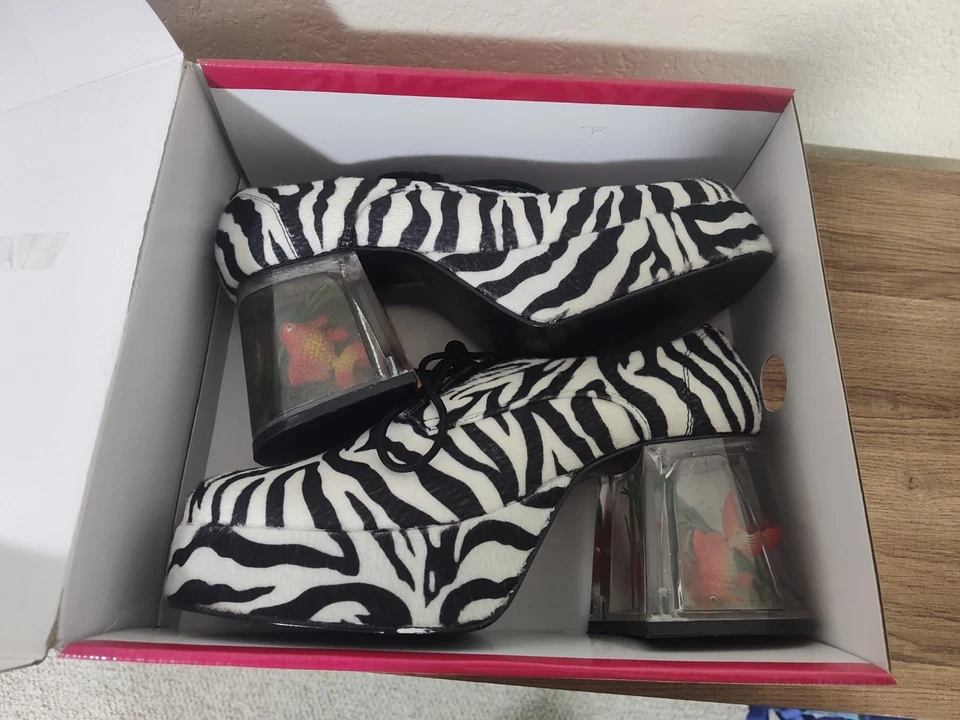 Zapatos Funtasma Cebra Rayas con Peces en Heal Talla Mediana Foto 4 de 4