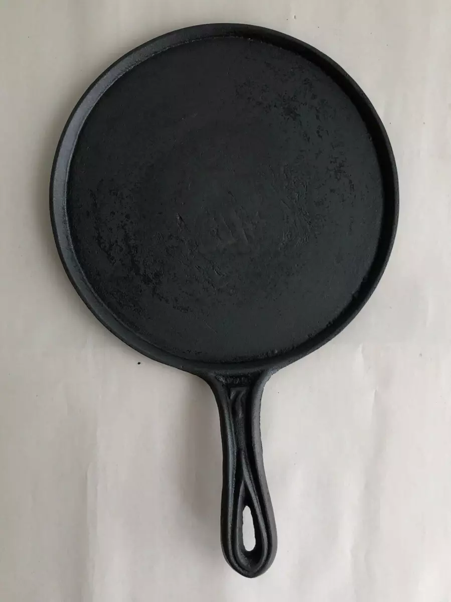 Antique Bottom Gated Cast Iron #8 Shallow Skillet / Griddle