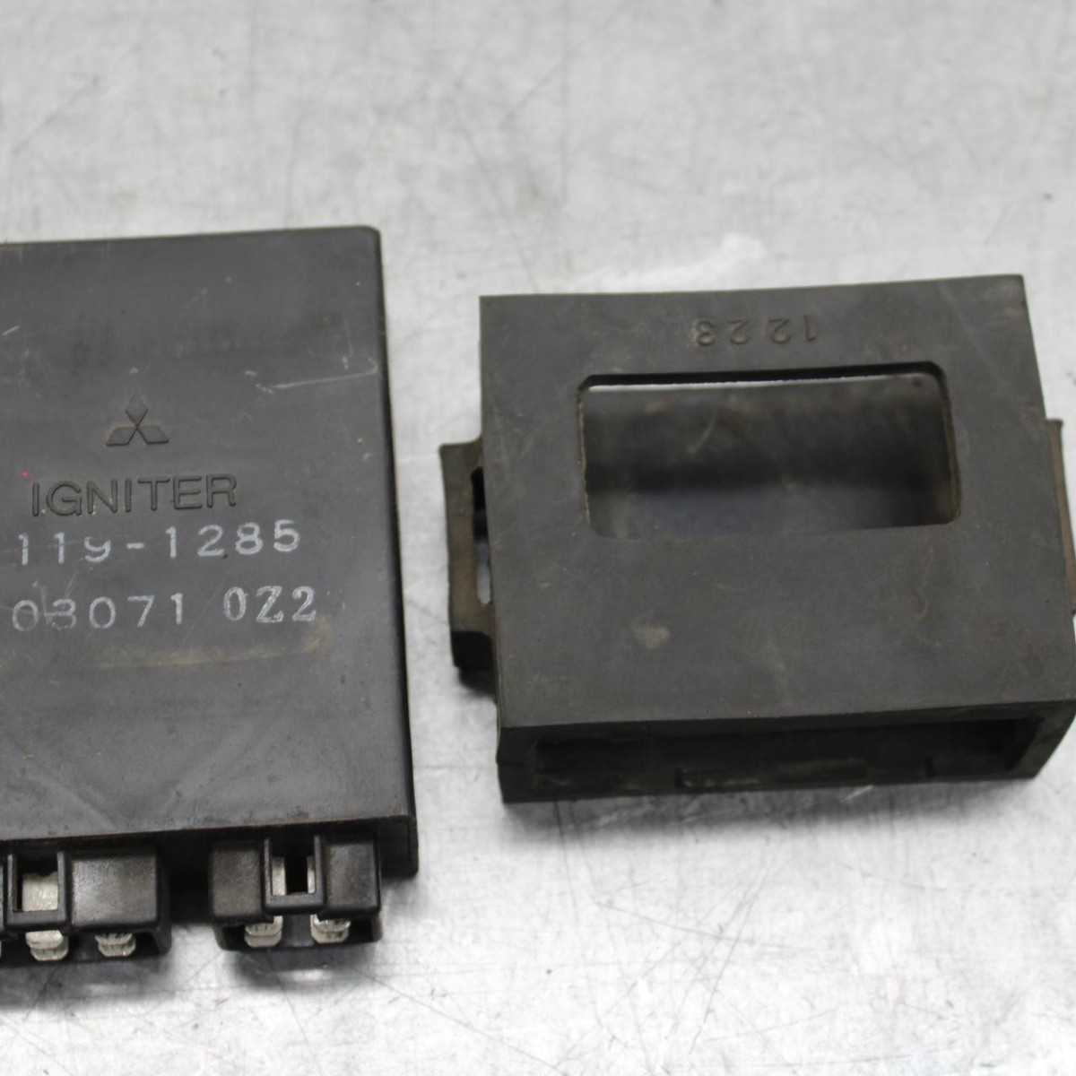 00-01 KAWASAKI ZZR600 ECU COMPUTER CONTROLLER UNIT BLACK BOX ECM