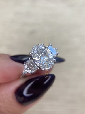 IGI Diamond Ring VS1 F Oval Cut 3.70 Carat Lab Created Side Emeralds