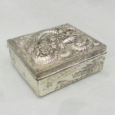 Antike Chinesische Metalldose versilbert mit Schriftzeichen und Drachen Motiv