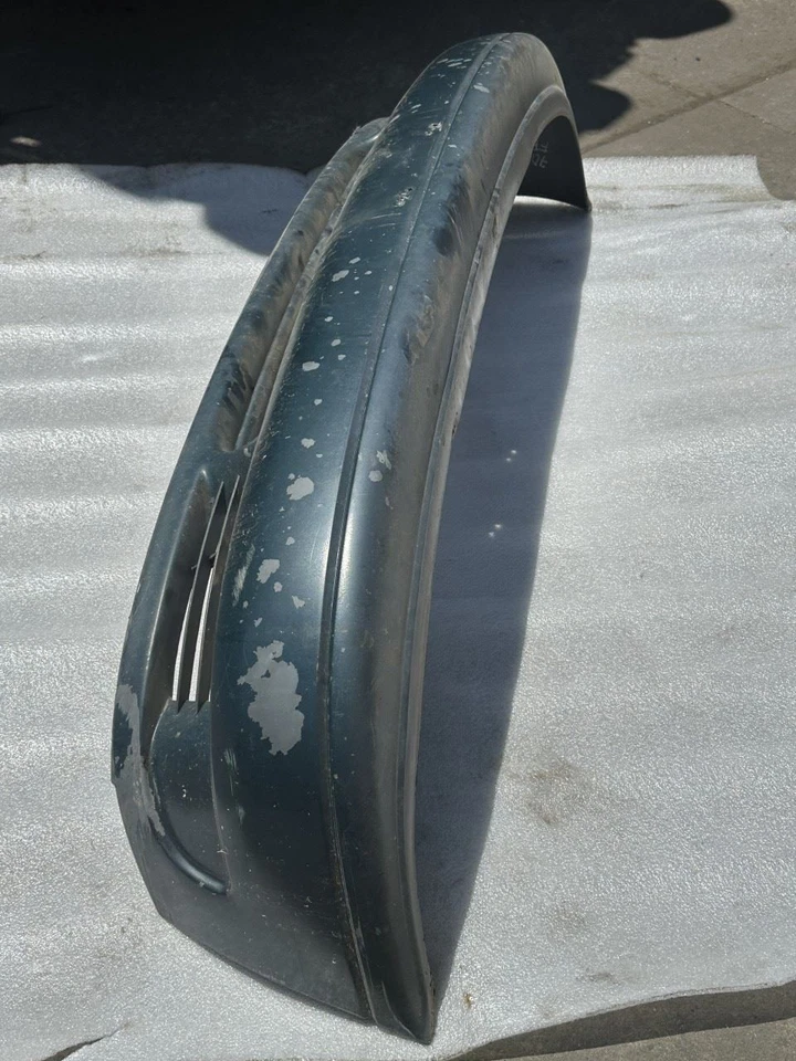 Toyota Previa 1994 cubierta del parachoques delantero azul Foto 2 de 4