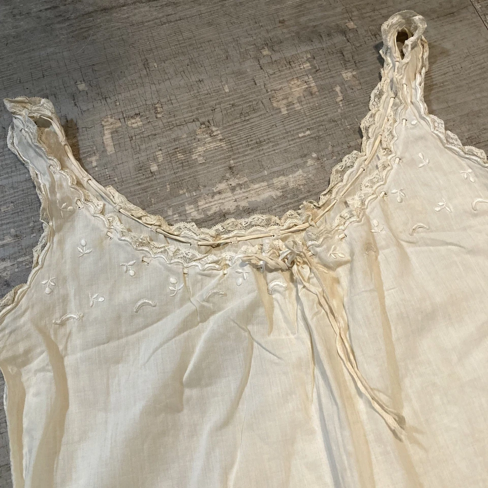 RARE Antique Edwardian Cotton and Lace Fruit Embroidered Romper Prairie Size L - Image 3 of 4