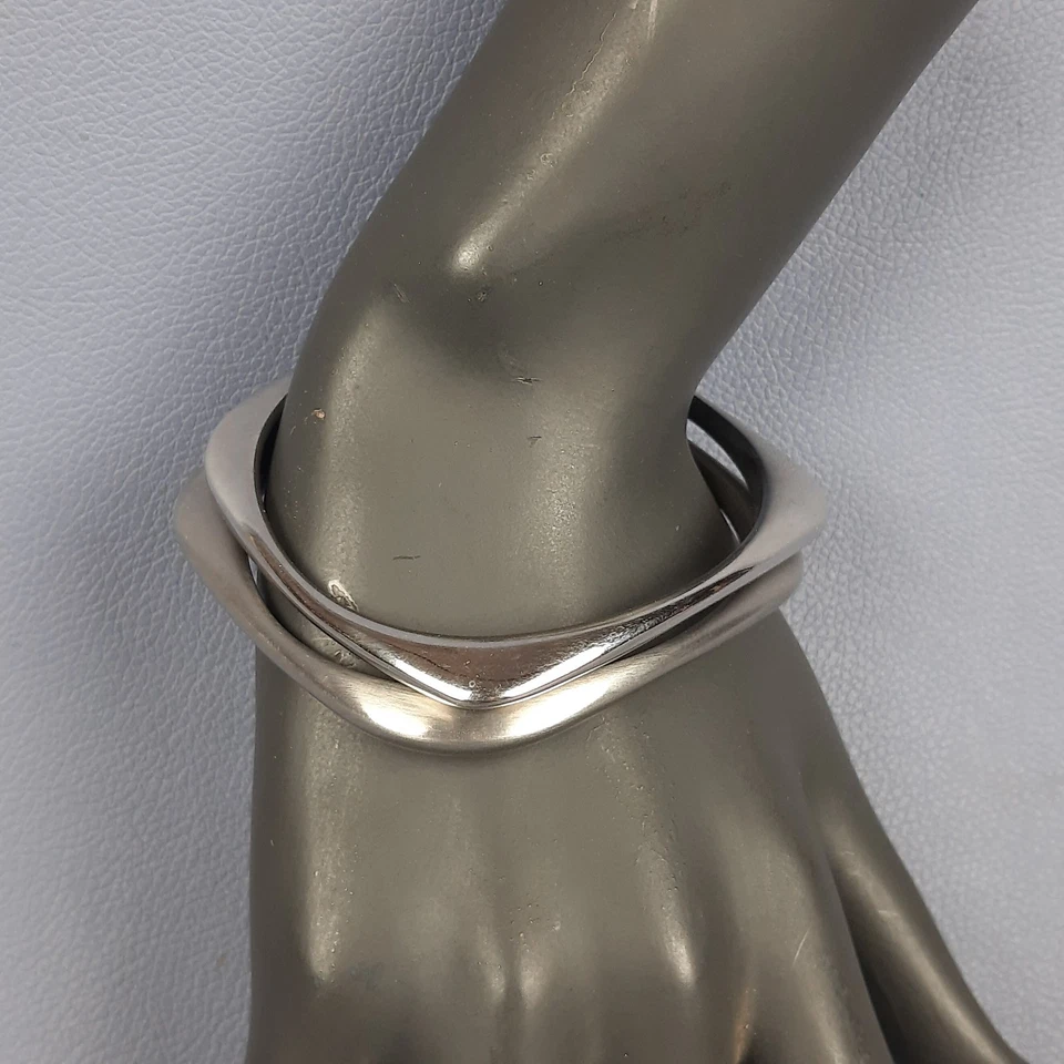 Pulseras Breil Acero Inoxidable Rígidas Brillantes Y Cuadradas Satinadas Elegantes Para Mujer Foto 3 de 4