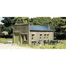 DPM 20100 HO Scale Schlutz's Garage Building Kit