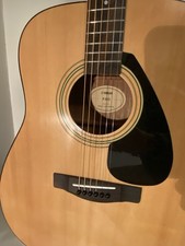 Yamaha F310 Acoustic Guitar 6-String Full Size with Bag.
