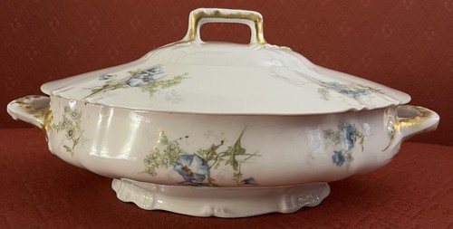 THEODORE HAVILAND LIMOGES FRANCE OVAL COVERED BOWL; MARIE; SCHLEIGER 1404