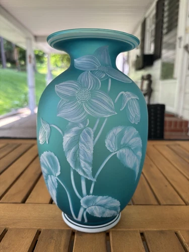 Fenton 1984 Blue Azure Vase Cincinnati Art Museum 9” White Flowers