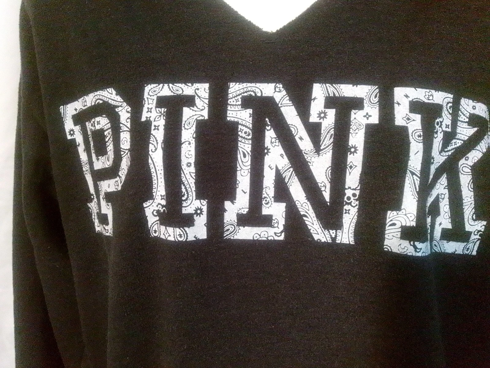 UNDERCOVER Felpa nera con cappuccio Victoria's Secret ROSA taglia media