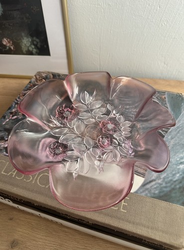Mikasa Rosella Glasschale matt rosa geprägt florales Design gewellter Rand - Bild 1 von 5
