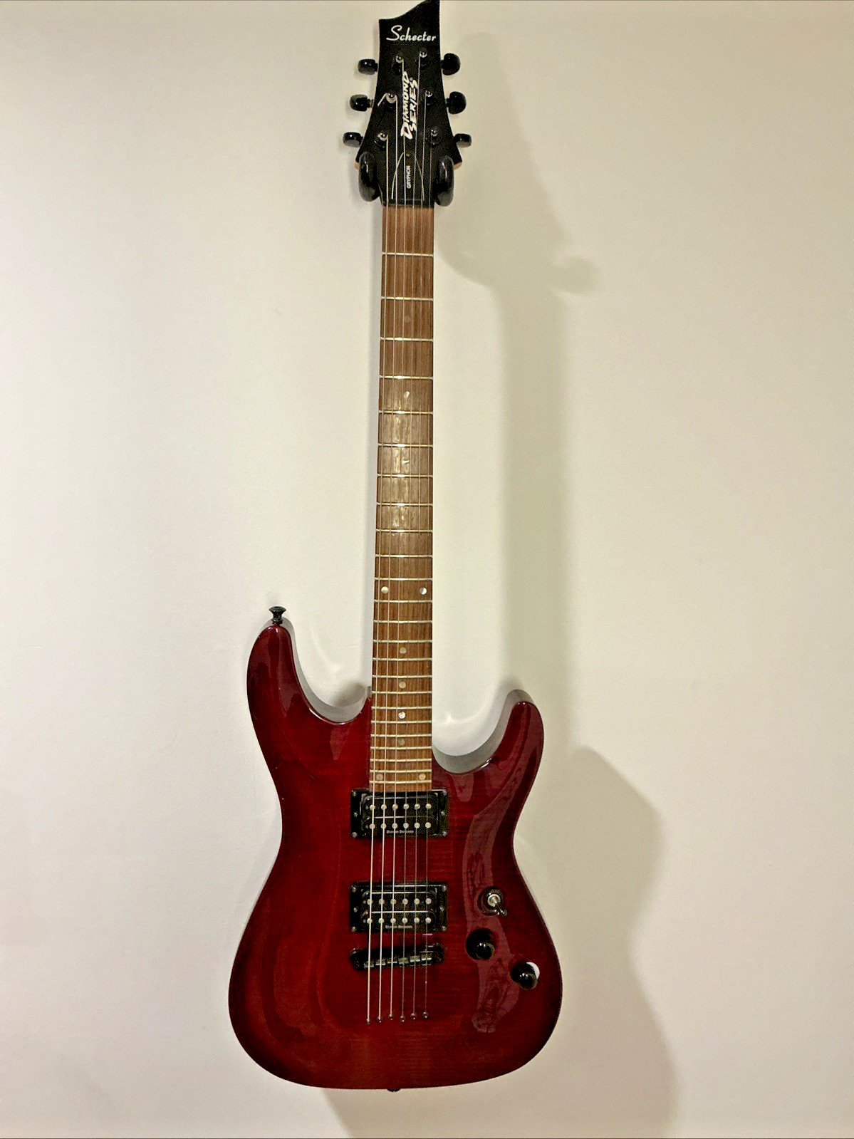 VIDEO- Schecter Diamond Series Gryphon Guitar Mahogany Korea 2006 Duncan Pickups
