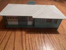 Plasticville 1603-100 Ranch House O Scale Turquoise With White Roof
