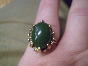 Authentic Vintage 18K Yellow Gold Plated Ladies Oval Green Jade Ring 5.5 grams