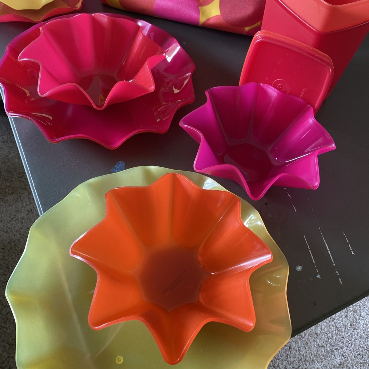 Tupperware picnic set with bowls, plates & cups. | eBay