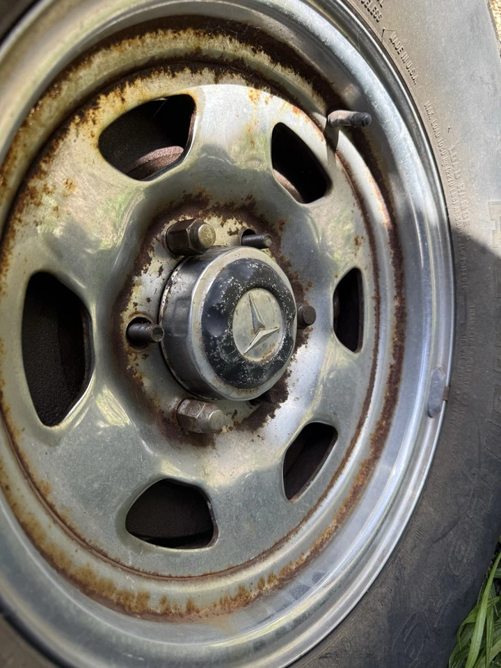  *RARE* 1970's 80s Toyota 60 Series Land Cruiser FJ60 Center Caps OEM - Image 4 of 4