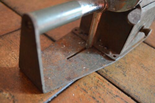 Antique Dandy automatic pencil sharpener patented 1919 made in Chicago USA - Picture 10 of 13