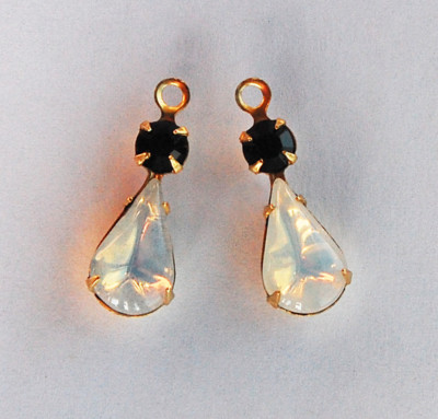 VINTAGE 2 WHITE OPAL effect GLASS BEAD PENDANTS TEAR DROP   SWAROVSKI JET RH