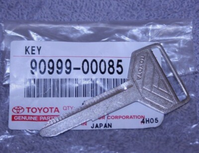 ギーツ Genuine Toyota 4Runner OEM Steel Key Blank Uncut Master Key 90999