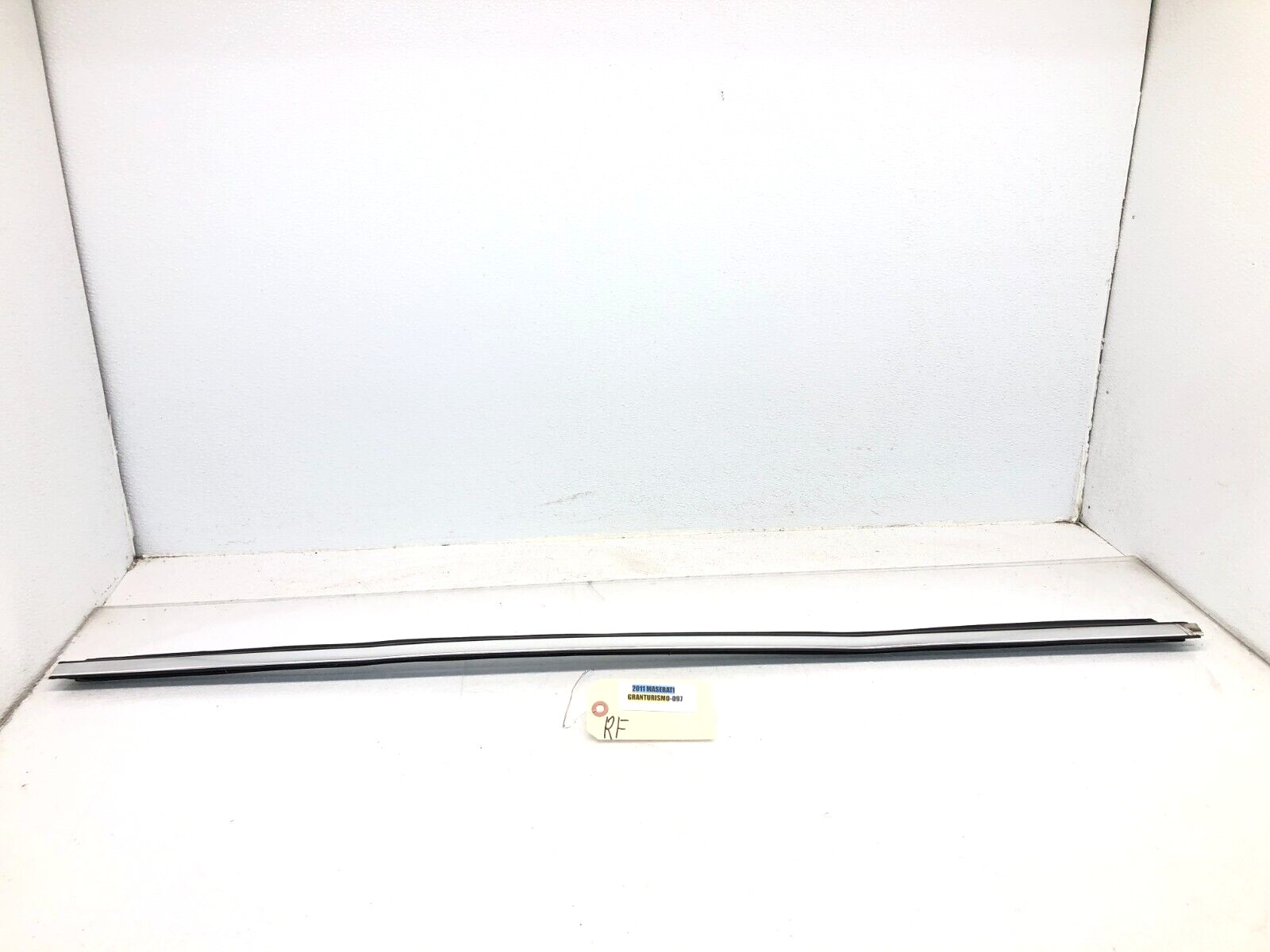 2008-2012 MASERATI GRANTURISMO S M145 RIGHT FRONT DOOR WINDOW BELT MOLDING OEM