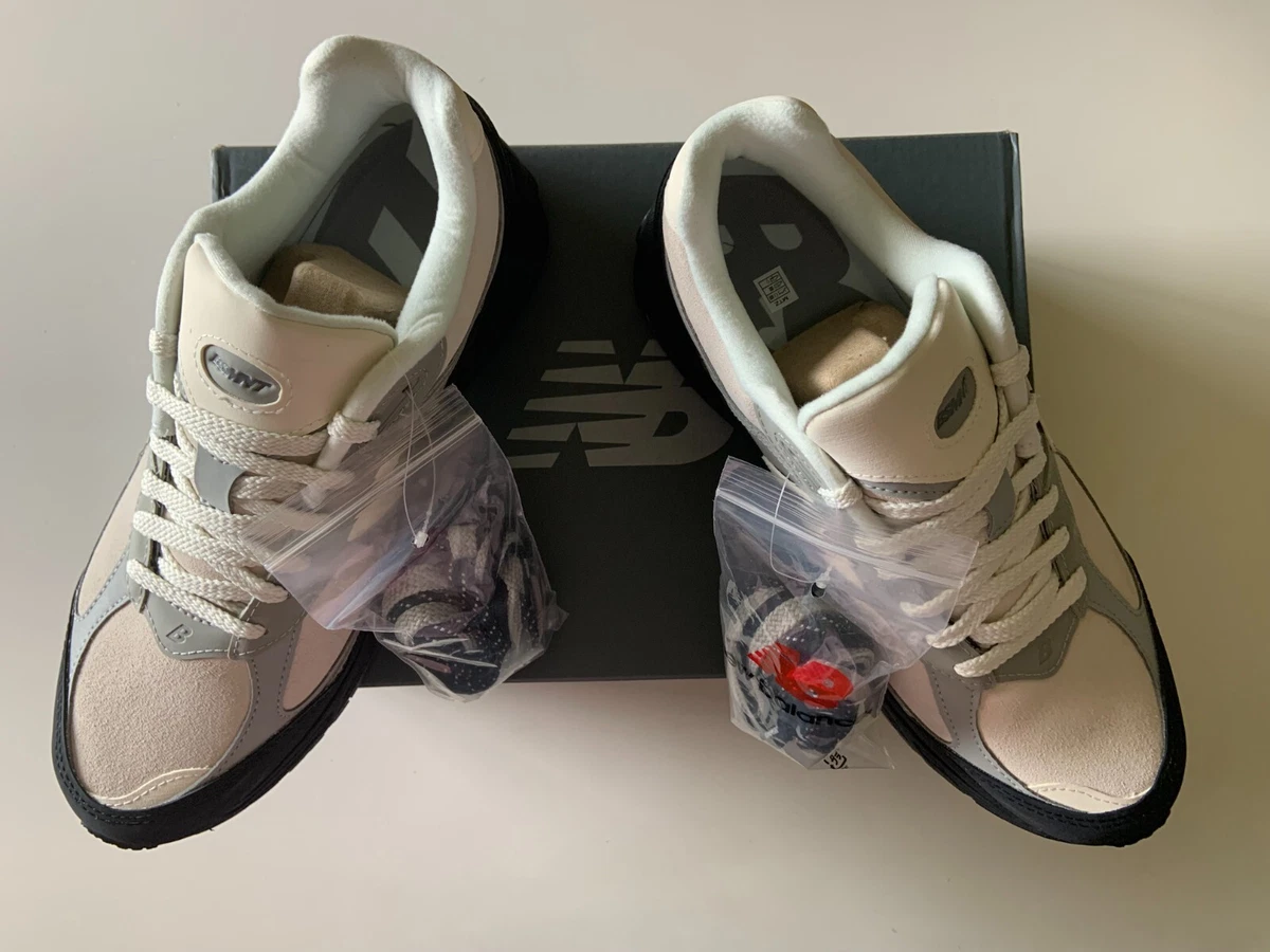 靴 New Balance thebasement M2002RBA 27.5 New Balance Men's x The Basement M2002RBA Sneakers in Stone Grey