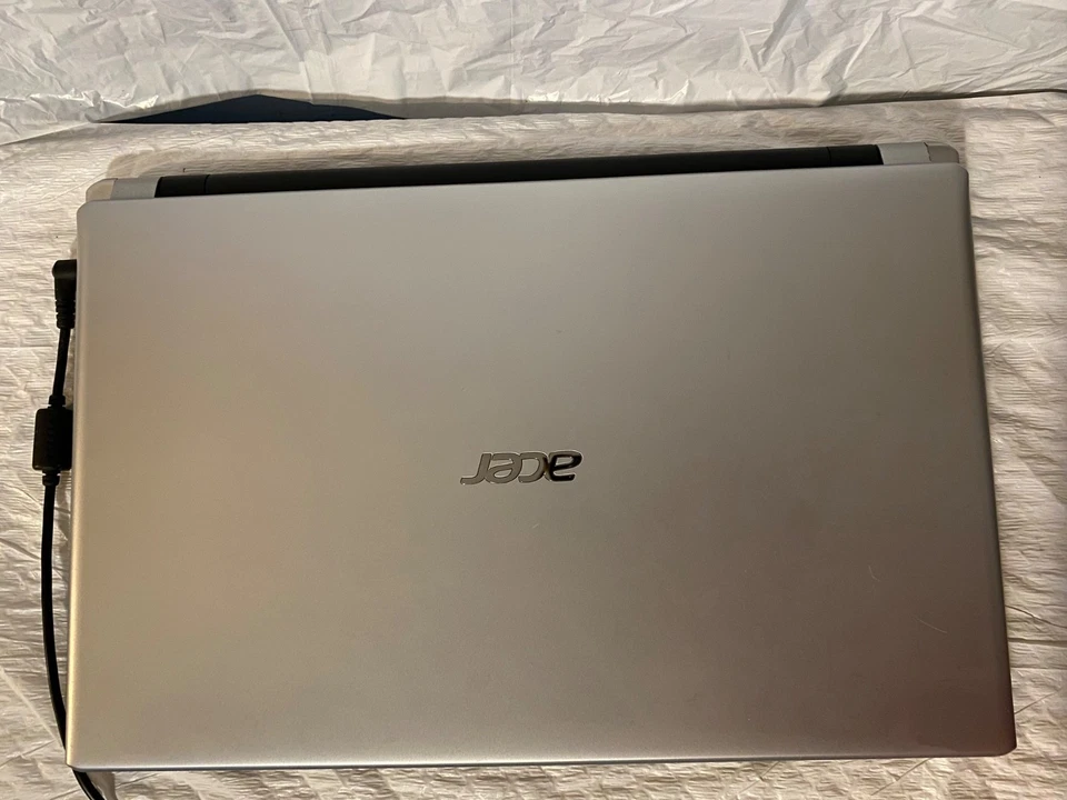 Acer Aspire V5-571P-6604 Laptop Intel I5 3rd Gen 6GB Ram (Everything works) - Image 2 of 4
