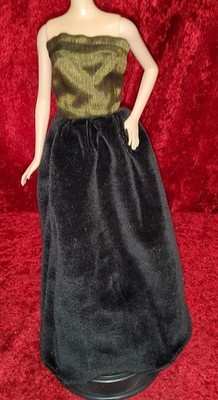 Barbie Puppenkleid grün/schwarz. Kleidung - 64 MC93