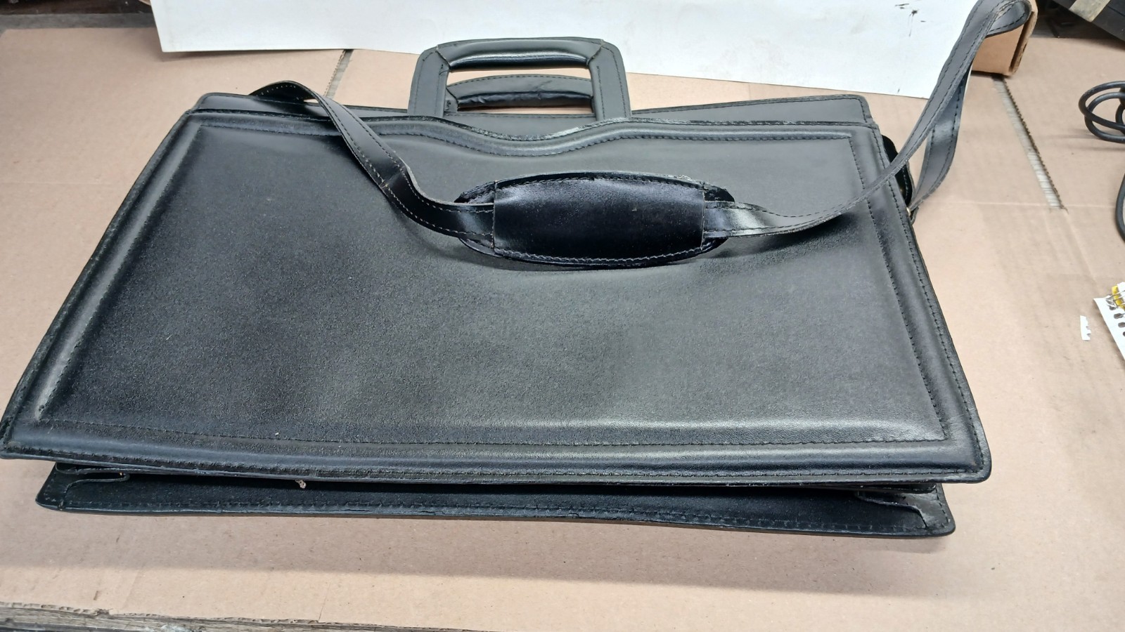 VTG Org Briefcase Expandable Black Leather Retractable Handl