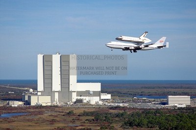 SPACE SHUTTLE COLUMBIA FERRY FLIGHT OVER KSC VAB 1990 4X6 PHOTO