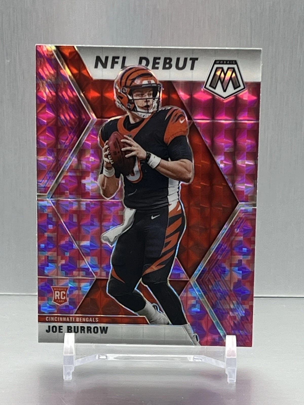 2020 Panini Mosaic - NFL Debut Joe Burrow #261 Camo Pink Mosaic Prizm (RC)