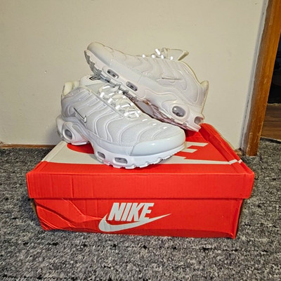 Nike Air Max Plus Herren Sneaker Low Top Weiß EU 41 Schnürung Dämpfung