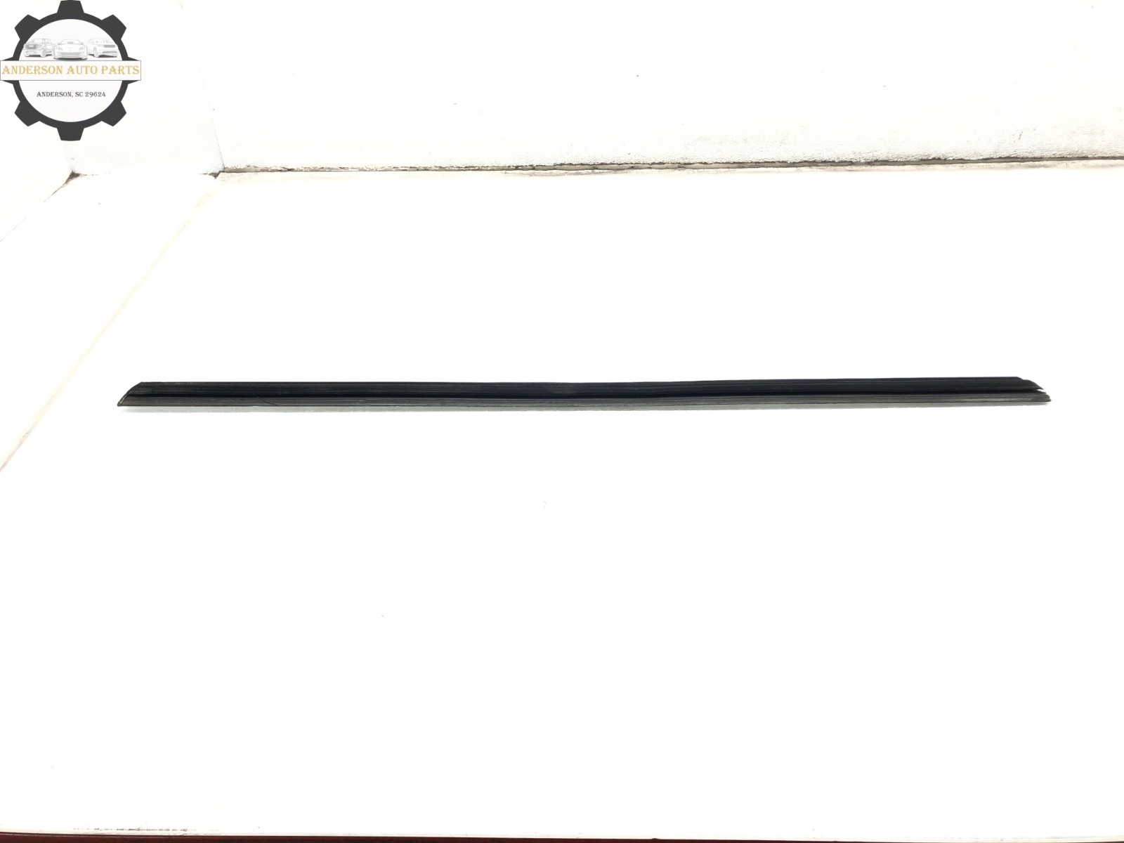 2008-2012 MASERATI GRANTURISMO M145 LEFT DRIVER SIDE DOOR WINDOW BELT MOLDING OE
