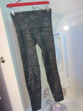 Pre-owned active wear leggings Spanx Size L camouflage pattern