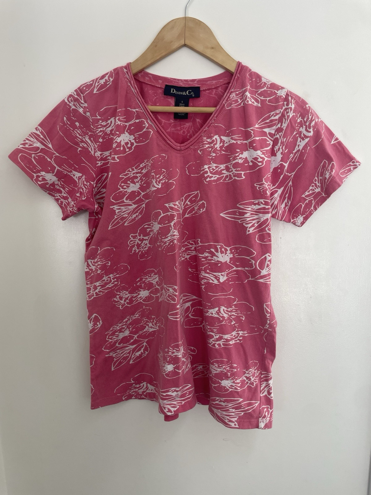 Denim & Co Women's Allover Floral 100% Cotton V-Neck Short Sleeve Shirt Pink S