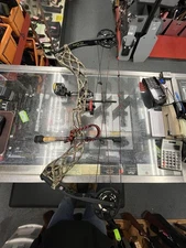 Bowtech Carbon Icon RH Compound Bow 29” 70LBS Draw Used Good Cond. -Free Ship!