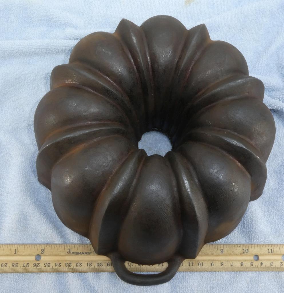 RARE Vintage Cast Iron Cake Mold Bundt Pan Possibly Wagner Griswold