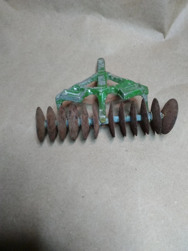 Disco de metal fundido verde Tootsie 9827 vintage Foto 2 de 4