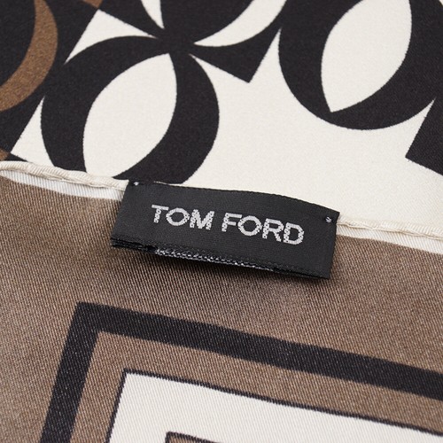 New $190 TOM FORD Brown and Ivory Contrast Print Silk Pocket Square - Picture 3 of 4