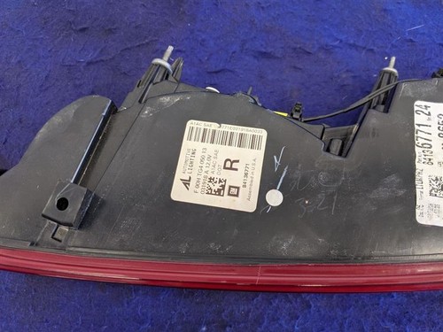 2016-2018 Chevrolet Camaro LS LT SS Passenger Taillight Lamp Lens New Take Off - Foto 8 di 12