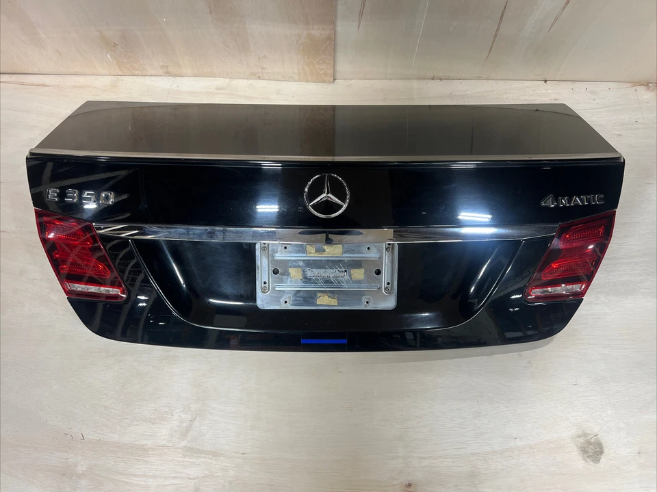 Mercedes Benz 2010-15 tapa maletero con cámara E250D E300 E350 E400 E550 E63 negro OEM Foto 3 de 4