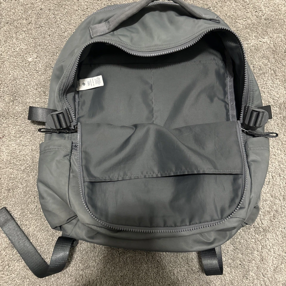 Mochila Lululemon Nylon Cálido Gris Ceniza Roble Transparente Foto 3 de 4