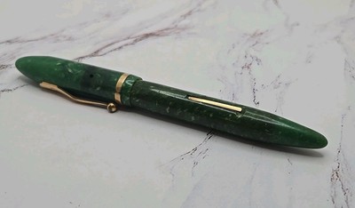 VINTAGE SHEAFFER OVERSIZE LONG TAPER BALANCE FOUNTAIN PEN IN JADE COLOR D87