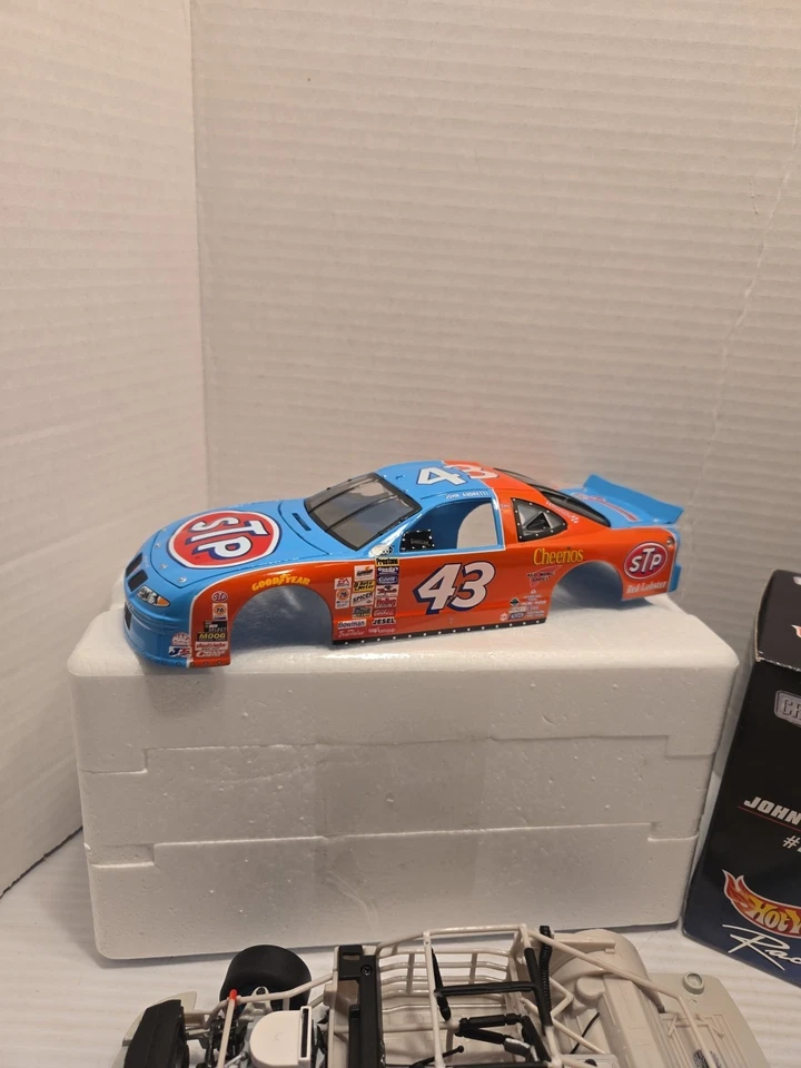 Hot Wheels Crews Choice #43 John Andretti STP 1999 1:24 - Imagem 2 de 4