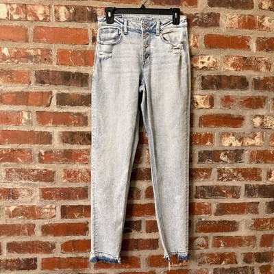 P70 - American Eagle Outfitters High Rise Light Wash Jeans