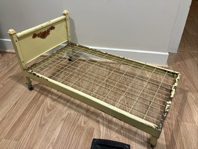 Vintage AMSCO DOLL-E-BED Circa 1950s  Metal Toy Caster Wheels Doll Bed